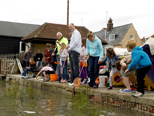 Wivenhoe Crabbing Competition