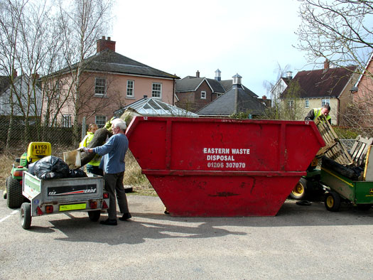 Wivenhoe Society riverbank clean Up