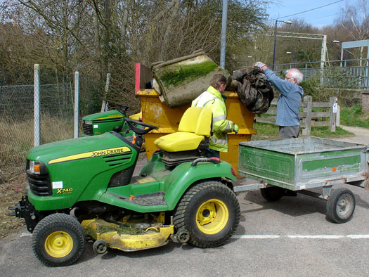 Wivenhoe Society riverbank clean Up